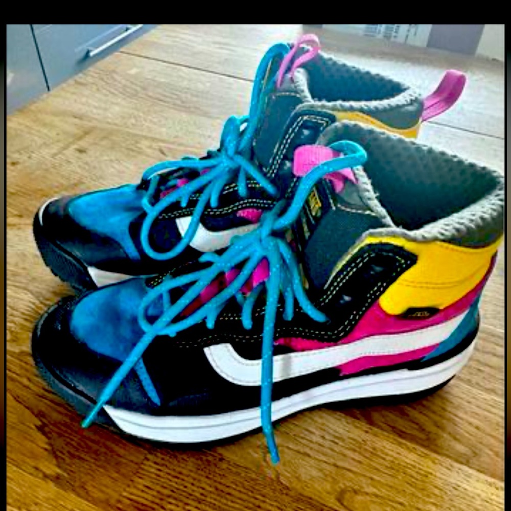Vans ultra range MTE leather multi coloured boots size 6 US